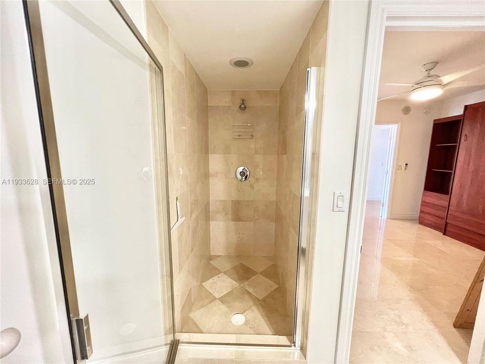 В аренду: $9,000 (3 спален, 3 ванн, 2078 Квадратных фут)