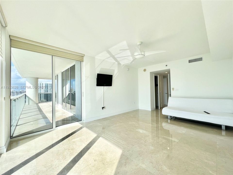 В аренду: $9,000 (3 спален, 3 ванн, 2078 Квадратных фут)