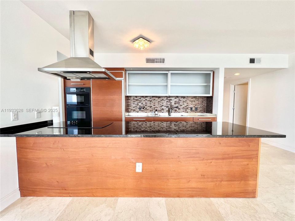 В аренду: $9,000 (3 спален, 3 ванн, 2078 Квадратных фут)