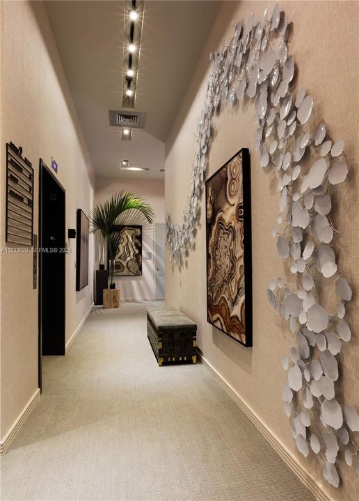 For Sale: $670,000 (1 beds, 2 baths, 790 Square Feet)