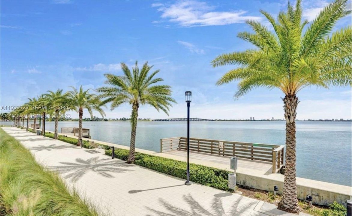 For Sale: $670,000 (1 beds, 2 baths, 790 Square Feet)