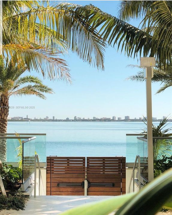 For Sale: $670,000 (1 beds, 2 baths, 790 Square Feet)