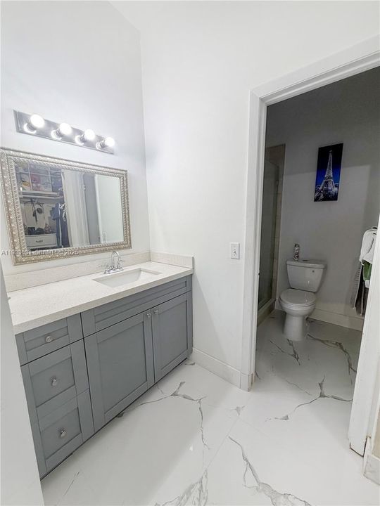 En Venta: $410,000 (2 camas, 2 baños, 900 Pies cuadrados)