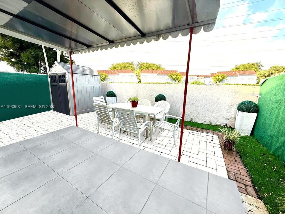 En Venta: $410,000 (2 camas, 2 baños, 900 Pies cuadrados)