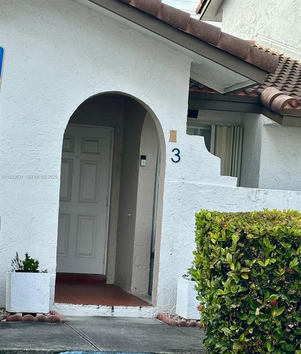 En Venta: $410,000 (2 camas, 2 baños, 900 Pies cuadrados)