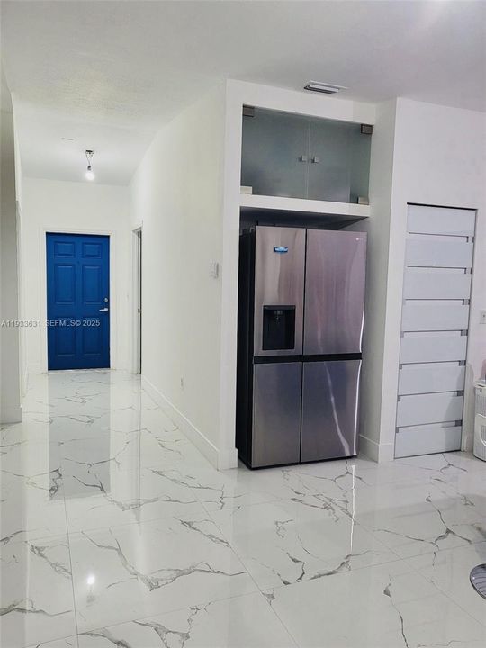 En Venta: $410,000 (2 camas, 2 baños, 900 Pies cuadrados)