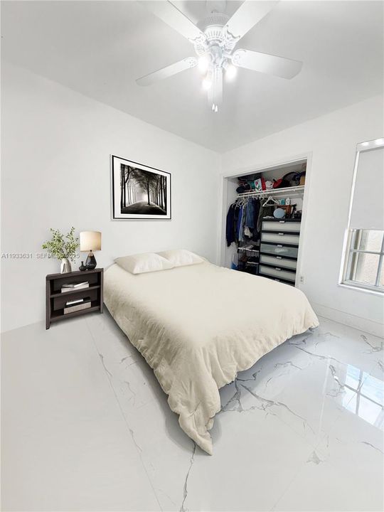 En Venta: $410,000 (2 camas, 2 baños, 900 Pies cuadrados)