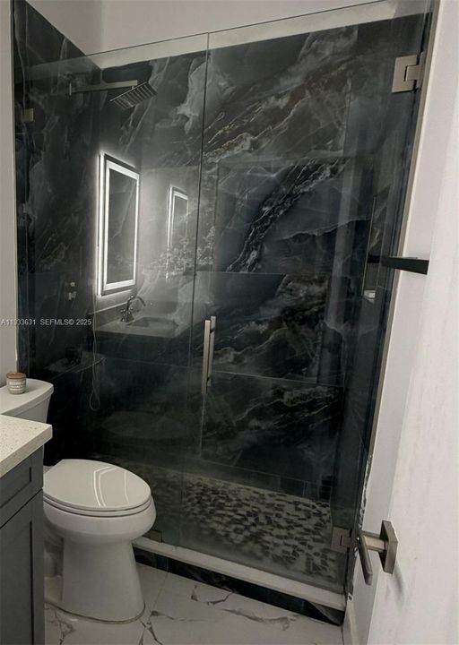 En Venta: $410,000 (2 camas, 2 baños, 900 Pies cuadrados)