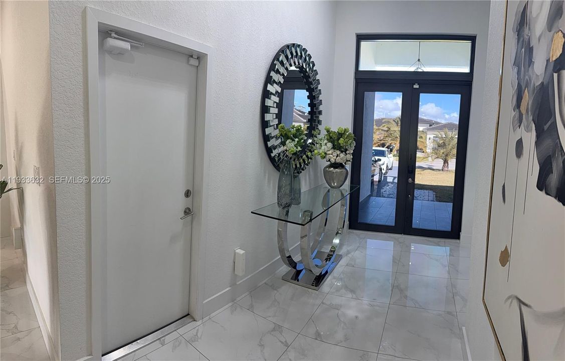 待售: $1,099,900 (5 贝兹, 4 浴室, 2070 平方英尺)