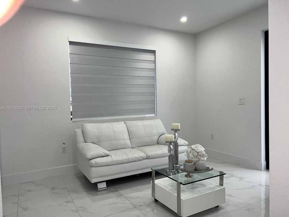 待售: $1,099,900 (5 贝兹, 4 浴室, 2070 平方英尺)