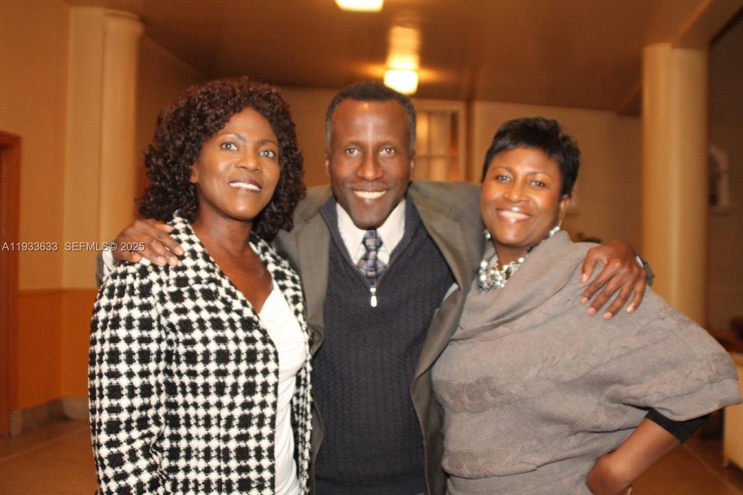 For Rent: $2,900 (3 beds, 2 baths, 1269 Square Feet)