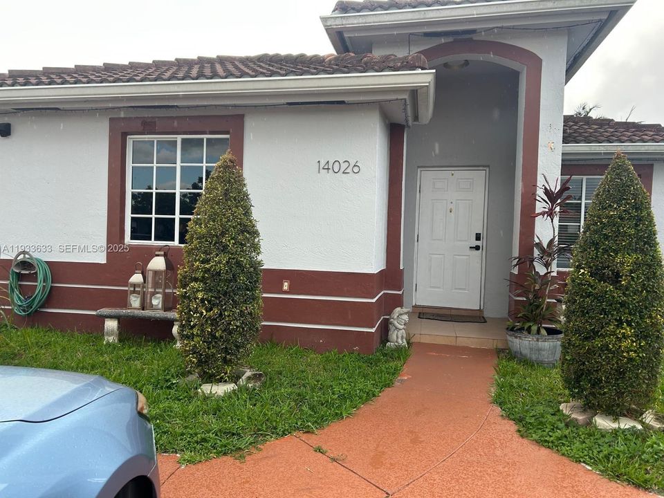 For Rent: $2,900 (3 beds, 2 baths, 1269 Square Feet)
