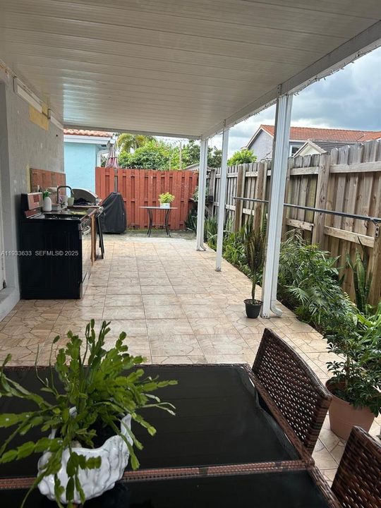 For Rent: $2,900 (3 beds, 2 baths, 1269 Square Feet)