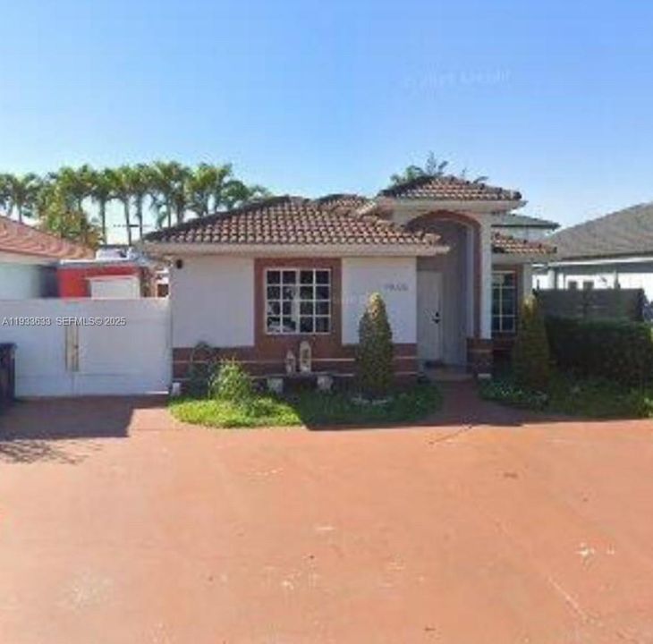 For Rent: $2,900 (3 beds, 2 baths, 1269 Square Feet)