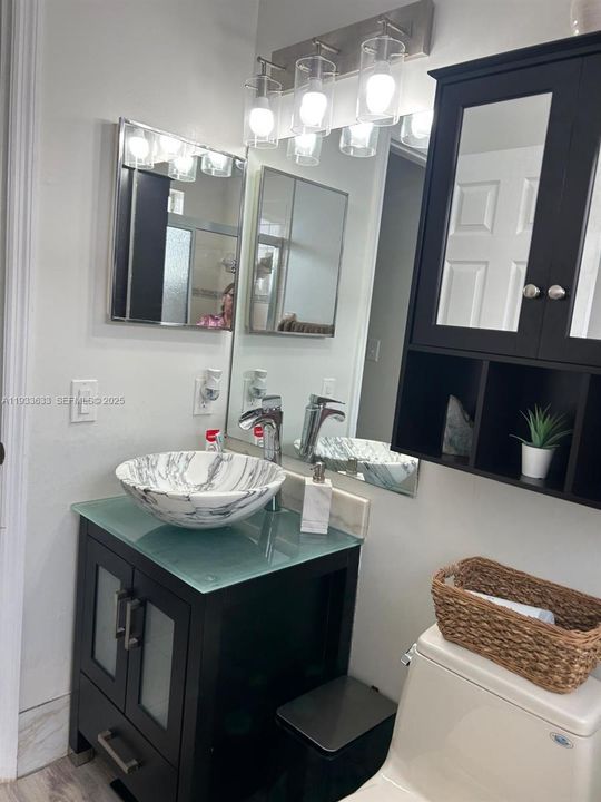 For Rent: $2,900 (3 beds, 2 baths, 1269 Square Feet)