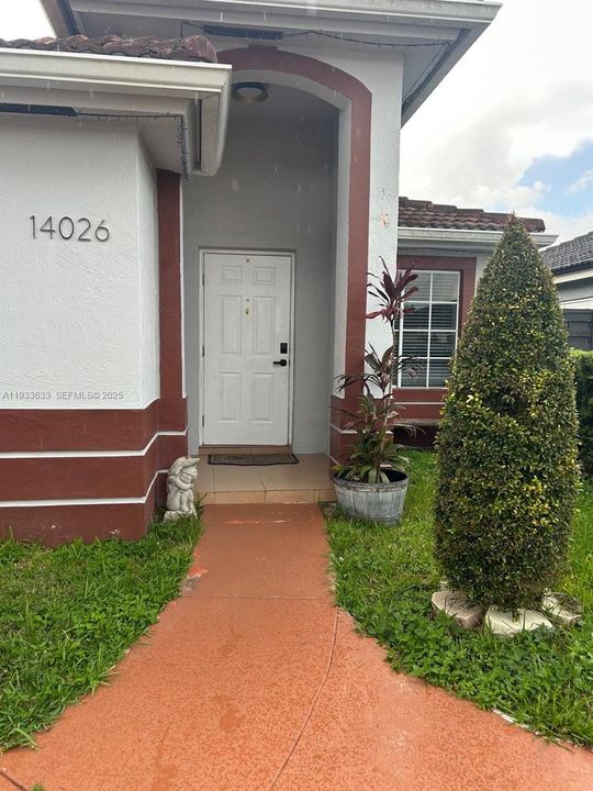 For Rent: $2,900 (3 beds, 2 baths, 1269 Square Feet)