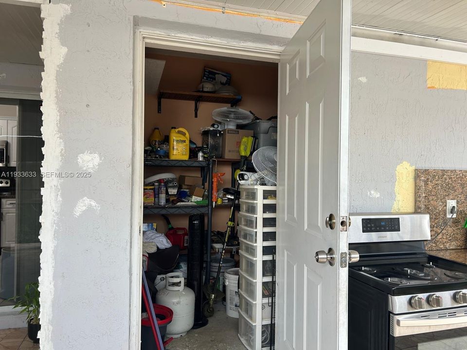 For Rent: $2,900 (3 beds, 2 baths, 1269 Square Feet)