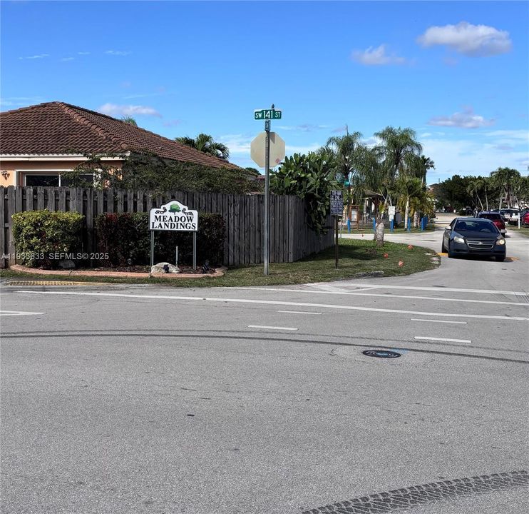 For Rent: $2,900 (3 beds, 2 baths, 1269 Square Feet)