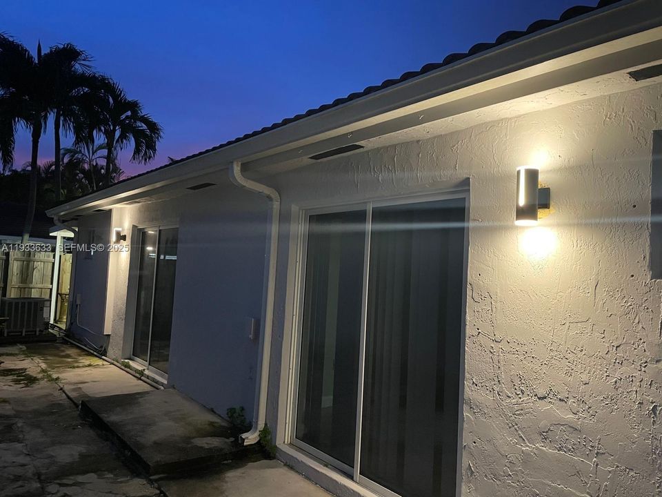 For Rent: $2,900 (3 beds, 2 baths, 1269 Square Feet)