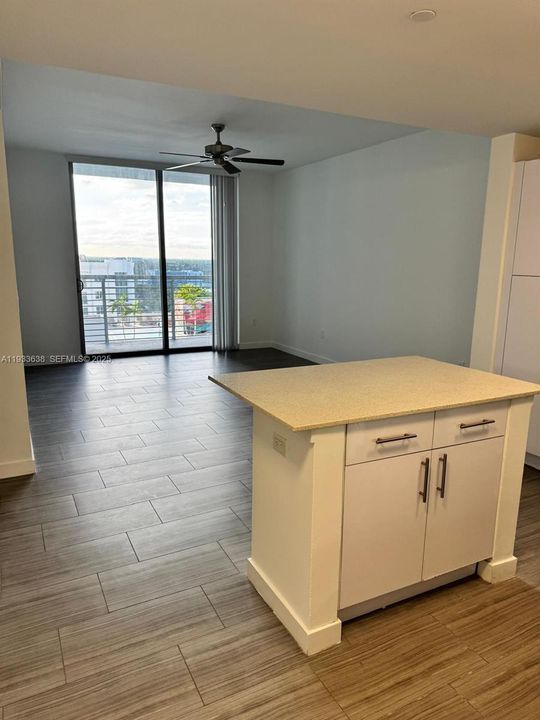 For Rent: $2,290 (1 beds, 1 baths, 672 Square Feet)