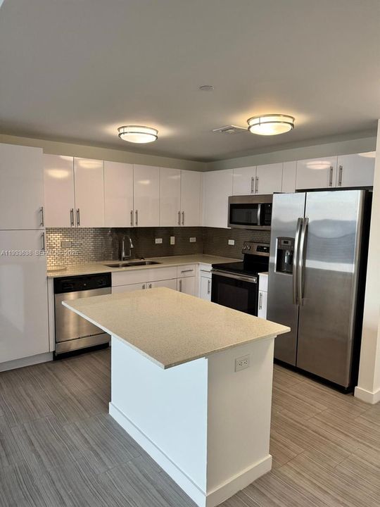 For Rent: $2,290 (1 beds, 1 baths, 672 Square Feet)