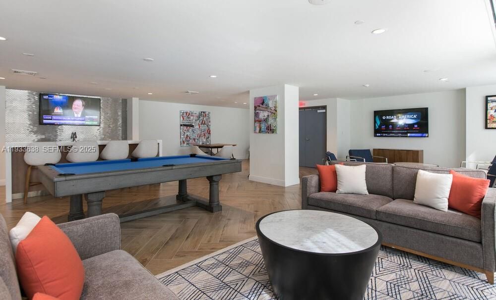 For Rent: $2,290 (1 beds, 1 baths, 672 Square Feet)