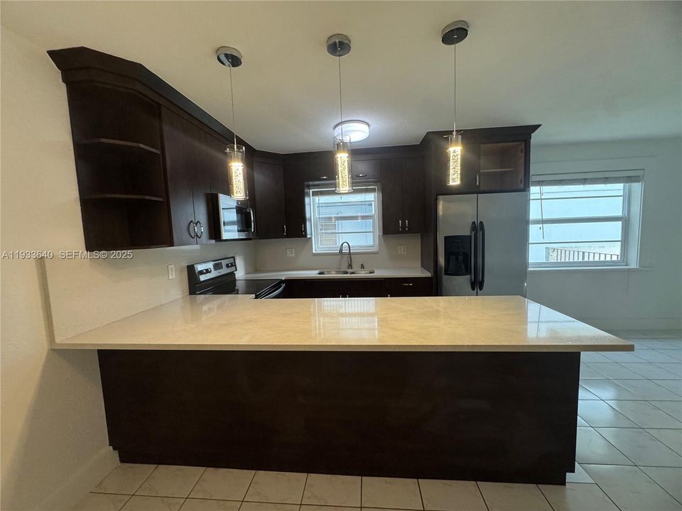 出租: $2,500 (2 贝兹, 2 浴室, 897 平方英尺)