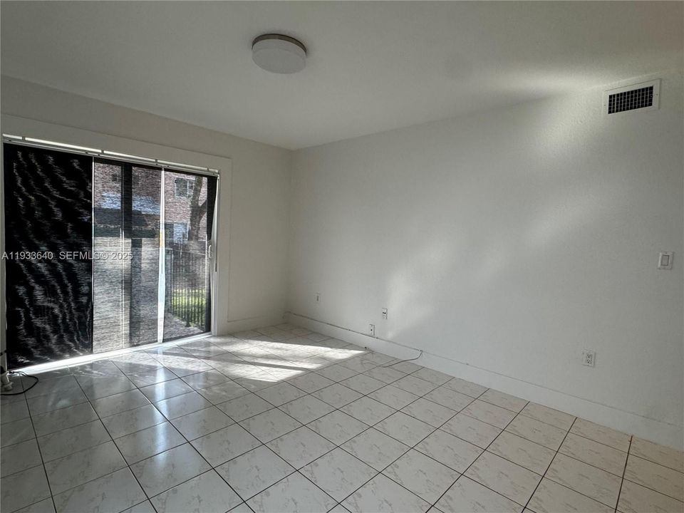 出租: $2,500 (2 贝兹, 2 浴室, 897 平方英尺)