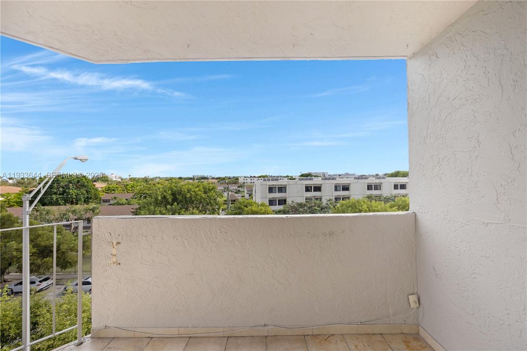 В аренду: $2,500 (3 спален, 2 ванн, 1323 Квадратных фут)