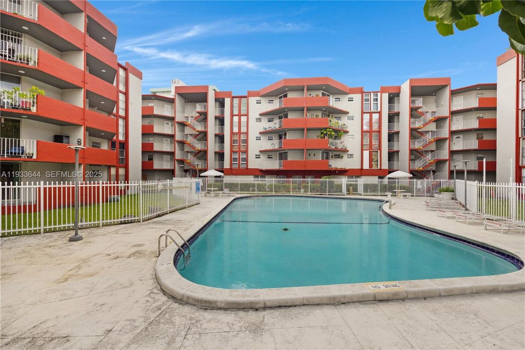 В аренду: $2,500 (3 спален, 2 ванн, 1323 Квадратных фут)