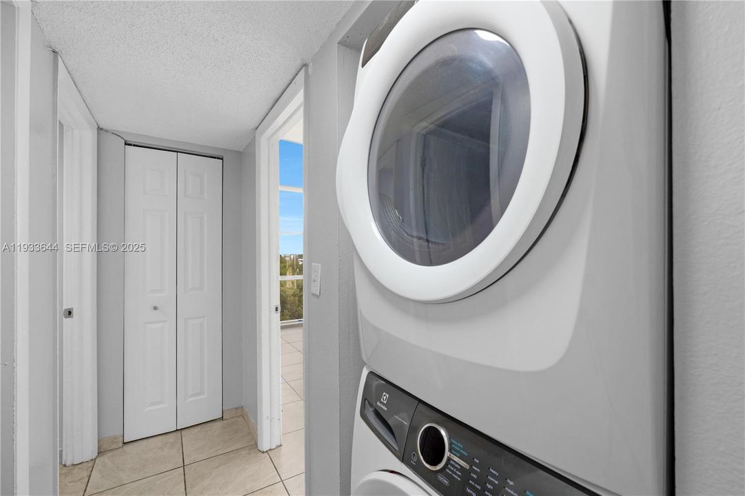 Washer & Dryer in Unit