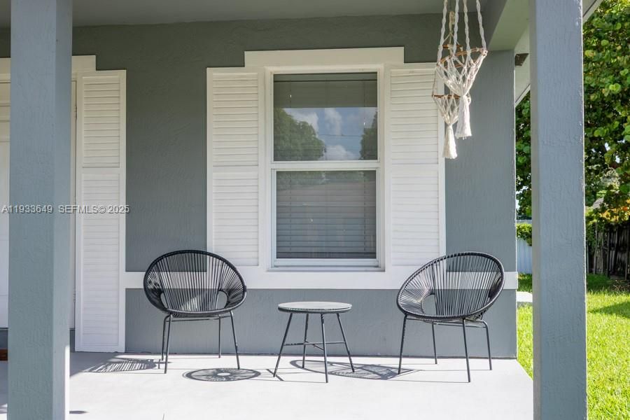 For Rent: $2,999 (3 beds, 2 baths, 1092 Square Feet)