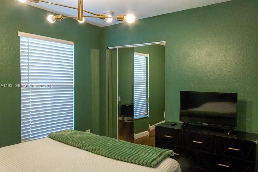 For Rent: $2,999 (3 beds, 2 baths, 1092 Square Feet)