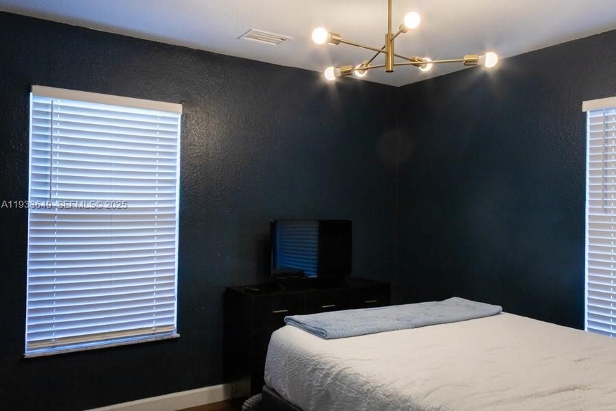 For Rent: $2,999 (3 beds, 2 baths, 1092 Square Feet)