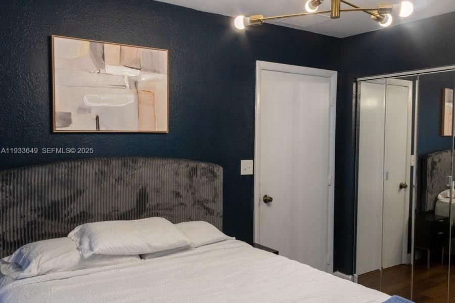 For Rent: $2,999 (3 beds, 2 baths, 1092 Square Feet)