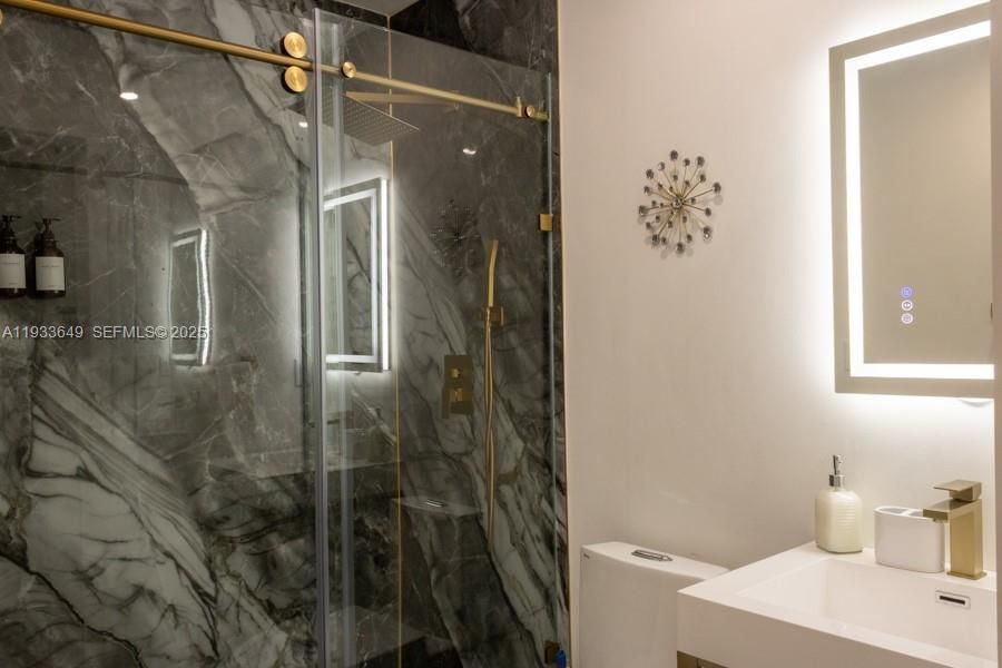 For Rent: $2,999 (3 beds, 2 baths, 1092 Square Feet)