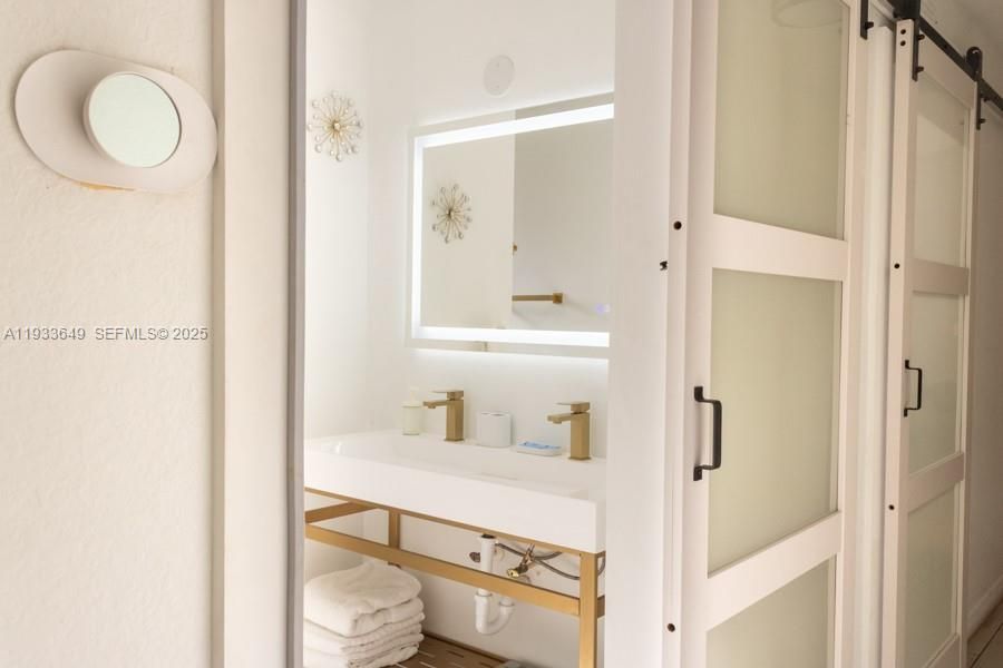 For Rent: $2,999 (3 beds, 2 baths, 1092 Square Feet)