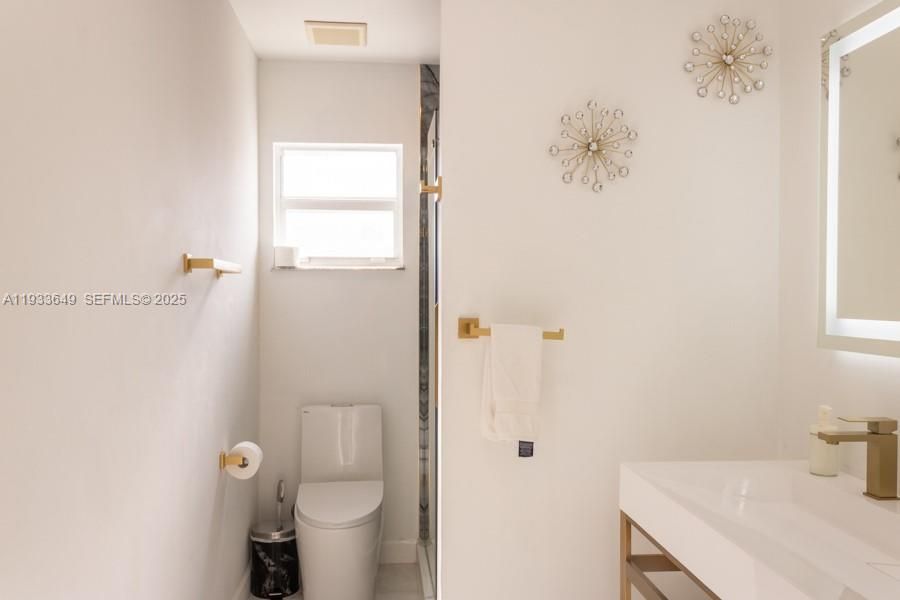 For Rent: $2,999 (3 beds, 2 baths, 1092 Square Feet)