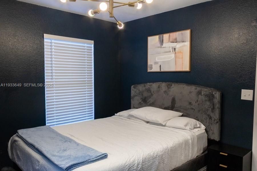 For Rent: $2,999 (3 beds, 2 baths, 1092 Square Feet)