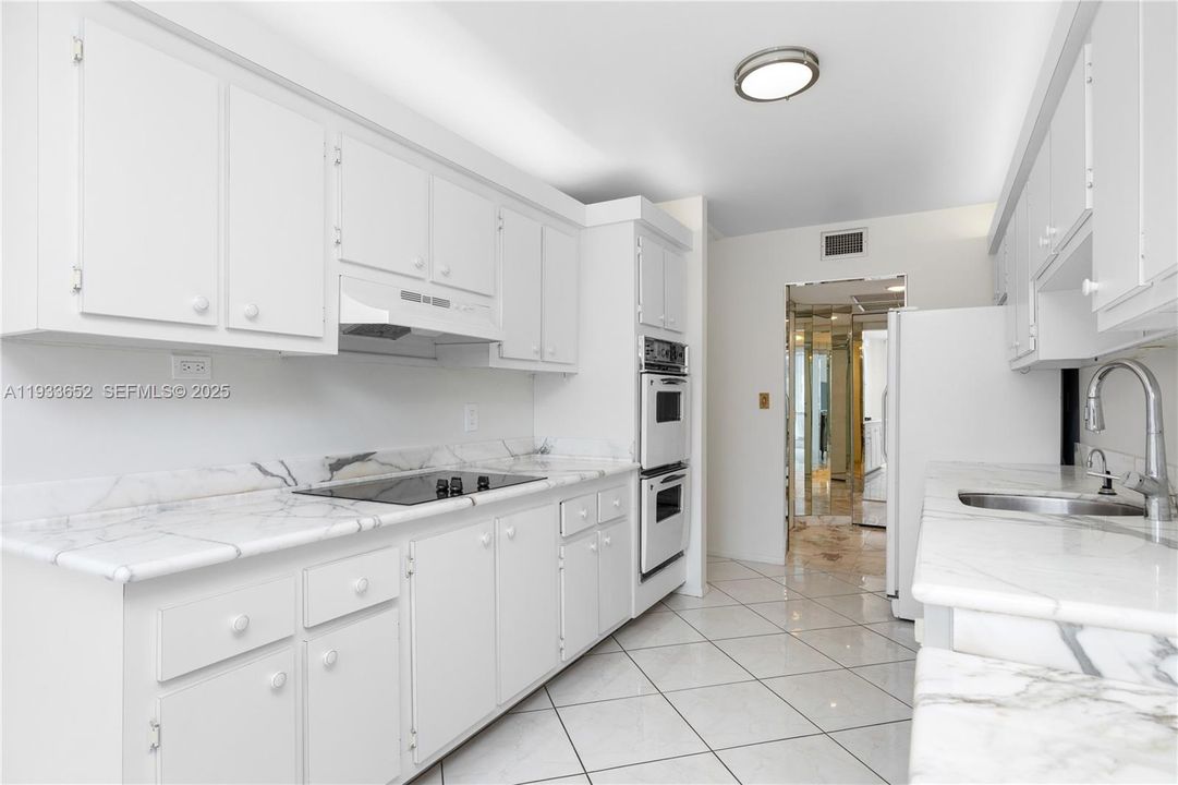 В аренду: $3,500 (2 спален, 2 ванн, 1868 Квадратных фут)