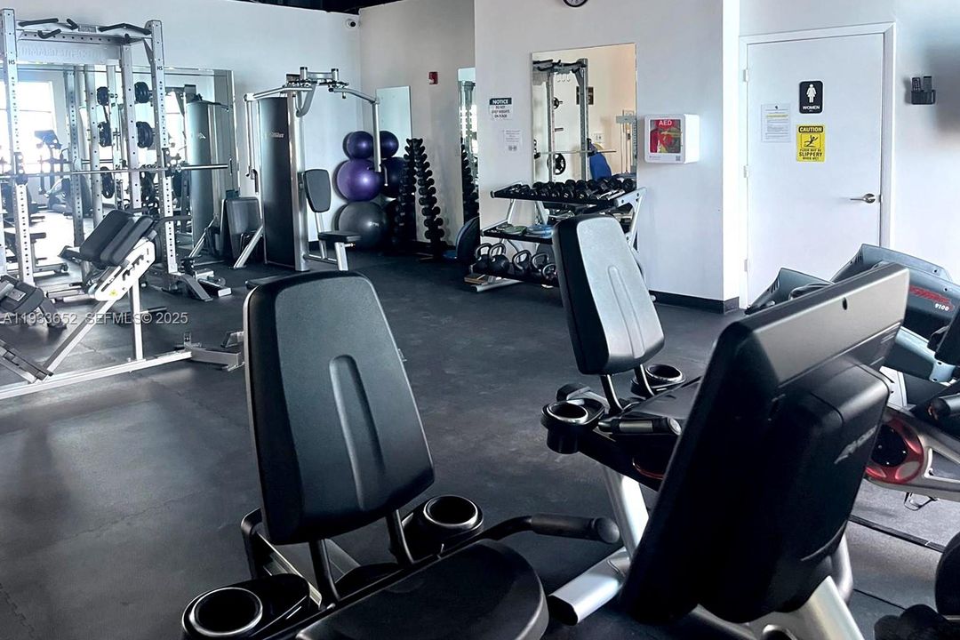 В аренду: $3,500 (2 спален, 2 ванн, 1868 Квадратных фут)