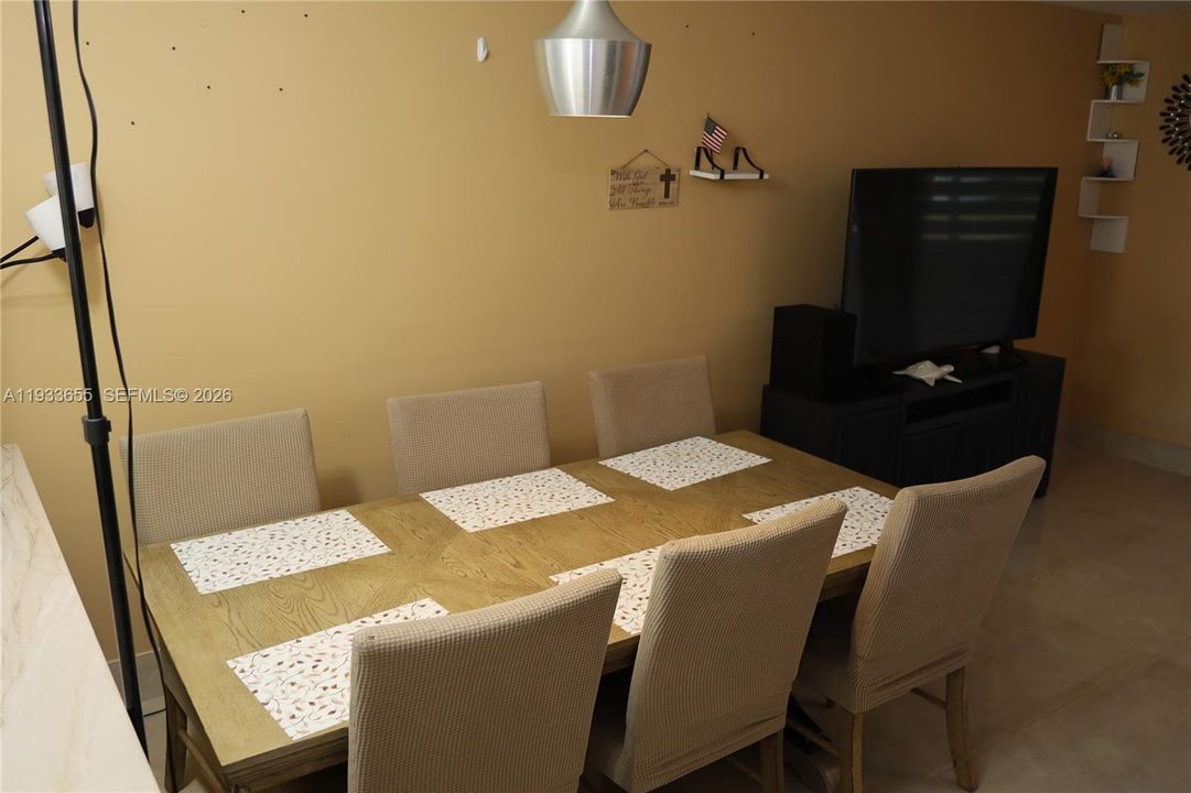 待售: $460,000 (3 贝兹, 2 浴室, 1361 平方英尺)