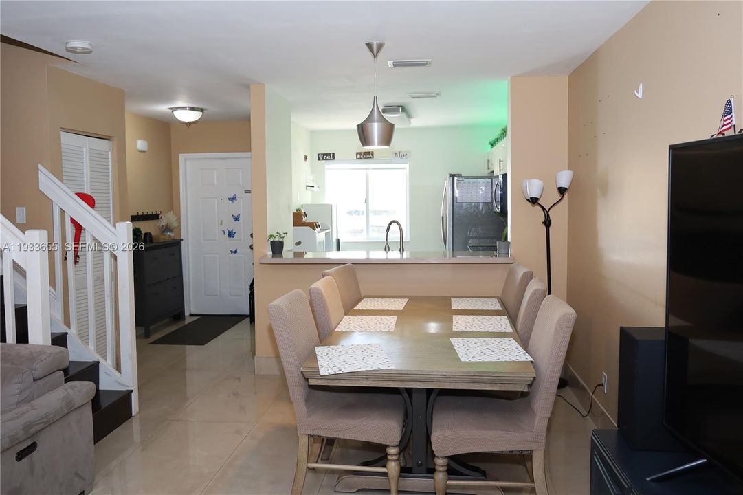 待售: $460,000 (3 贝兹, 2 浴室, 1361 平方英尺)