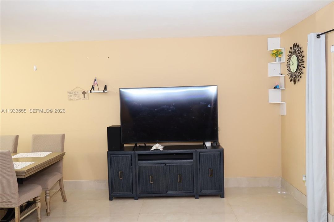 待售: $460,000 (3 贝兹, 2 浴室, 1361 平方英尺)