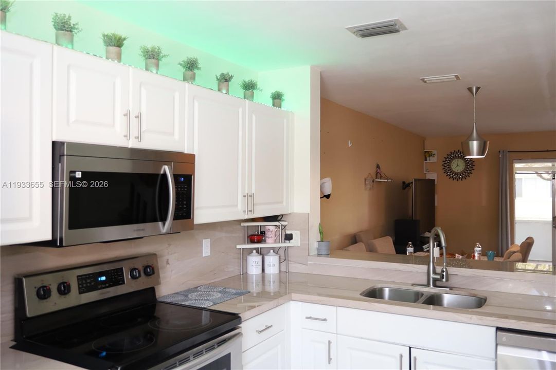 待售: $460,000 (3 贝兹, 2 浴室, 1361 平方英尺)