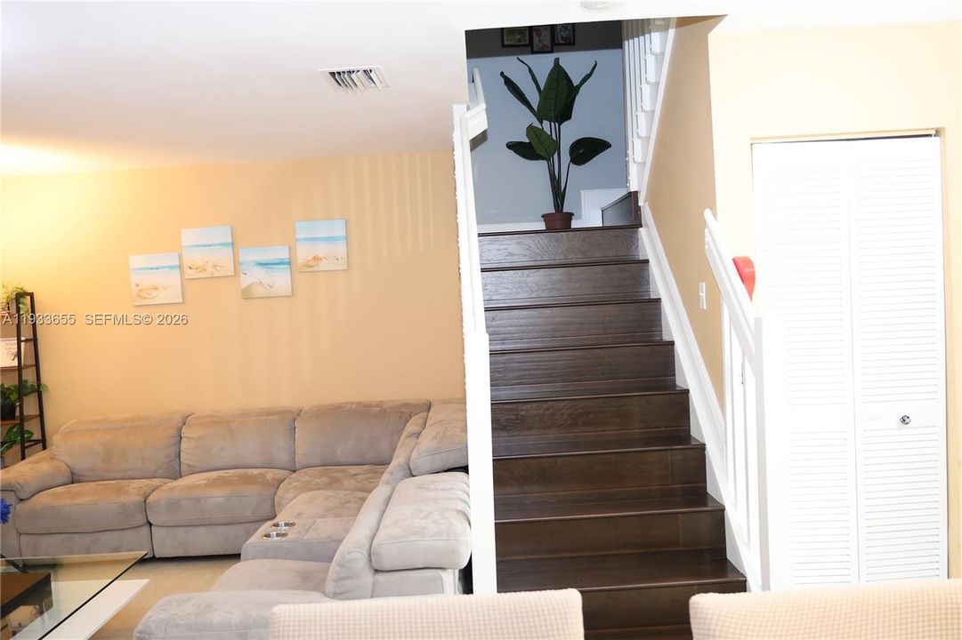 待售: $460,000 (3 贝兹, 2 浴室, 1361 平方英尺)