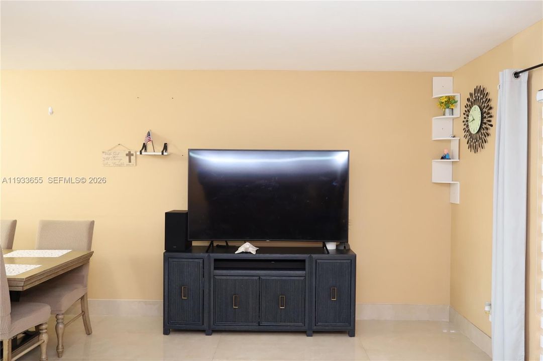 待售: $460,000 (3 贝兹, 2 浴室, 1361 平方英尺)