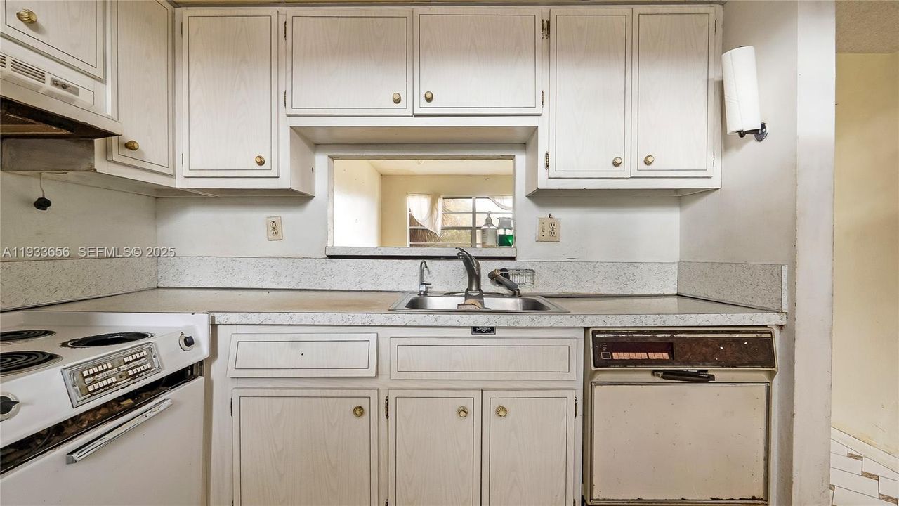 待售: $79,999 (1 贝兹, 1 浴室, 684 平方英尺)