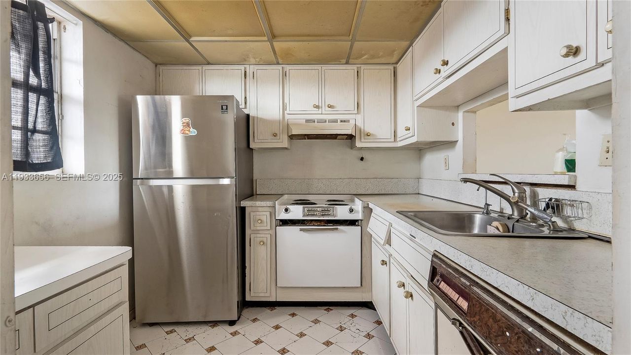 待售: $79,999 (1 贝兹, 1 浴室, 684 平方英尺)