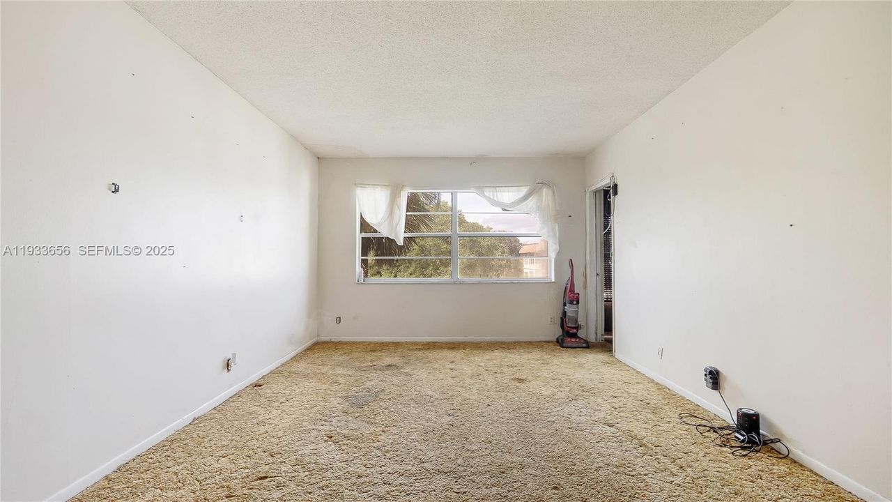 待售: $79,999 (1 贝兹, 1 浴室, 684 平方英尺)